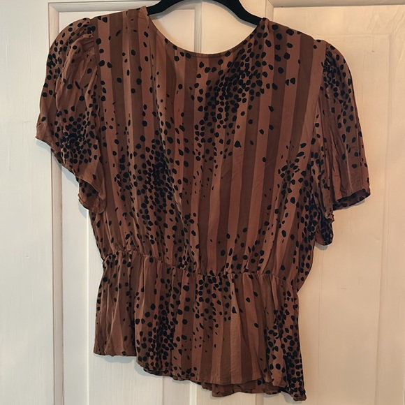 Peplum top. - Picture 2 of 3